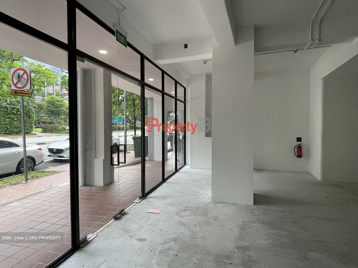 North Canal Road (D1), Retail #582338791